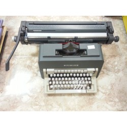 Maquina de escribir OLIVETTI Linea 98